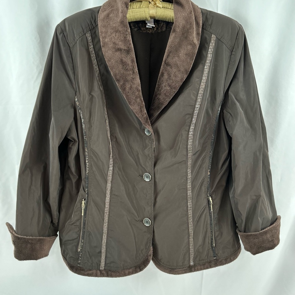 Chico’s Faux Fur collar & cuffs 3 button jacket in Chocolate Brown size Large